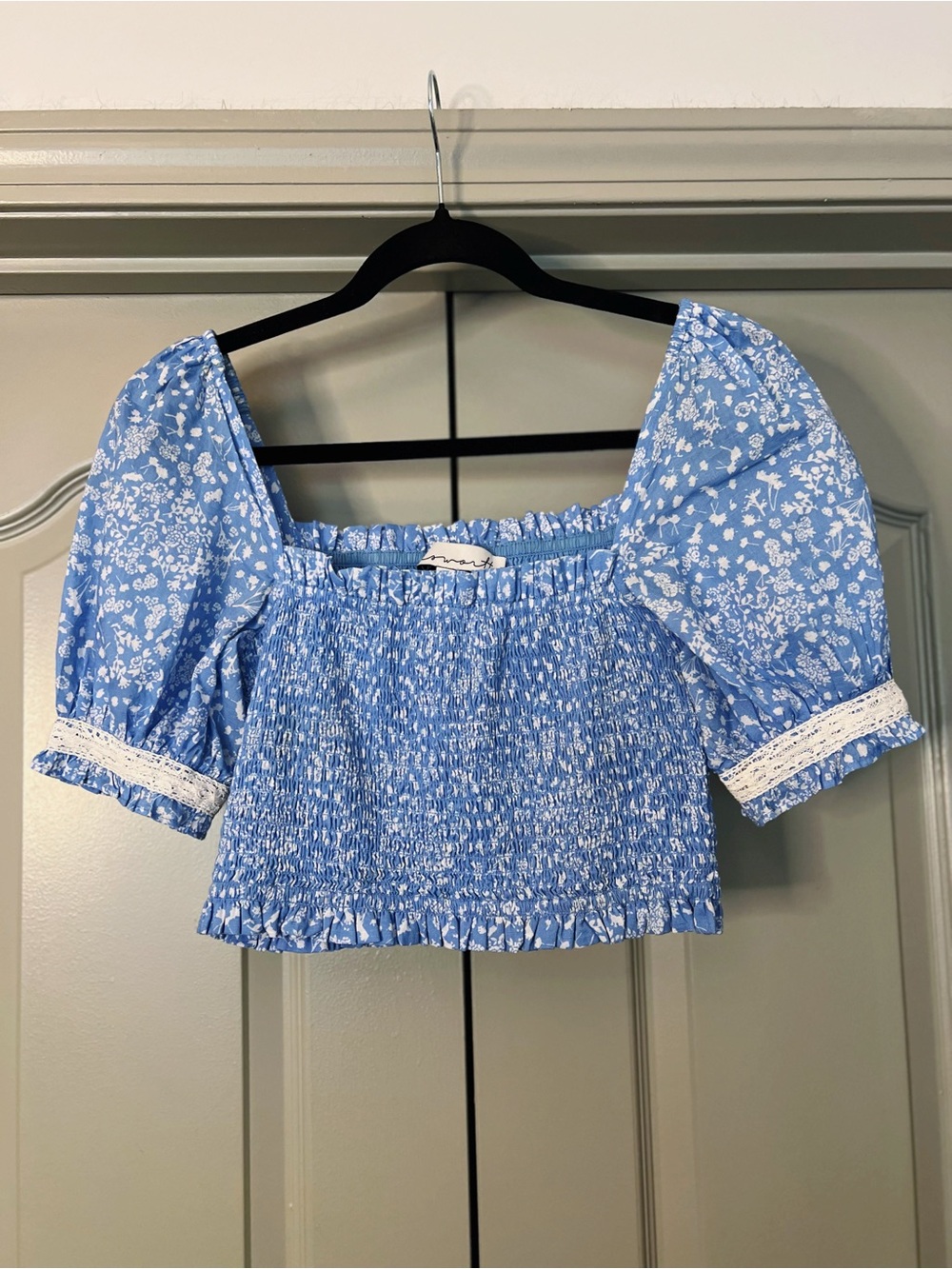Ellsworth Blue Floral Smocked Puff Sleeve Crop Top Small